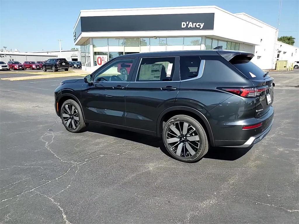 new 2025 Mitsubishi Outlander car