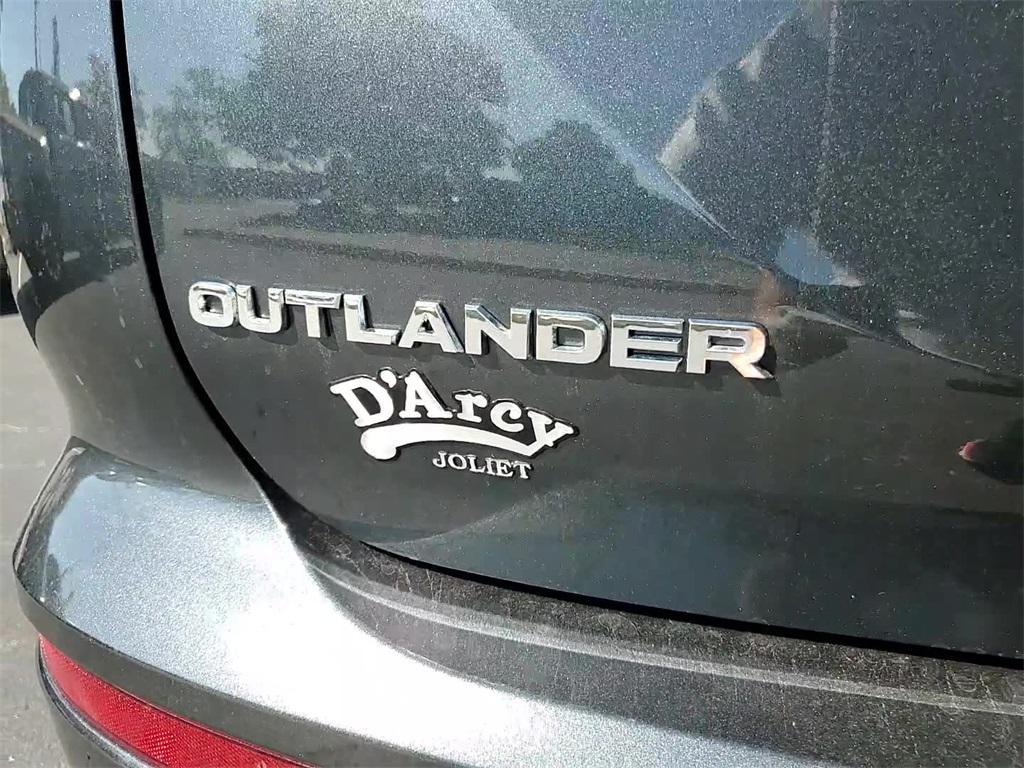 new 2025 Mitsubishi Outlander car