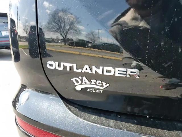 new 2025 Mitsubishi Outlander car, priced at $44,035