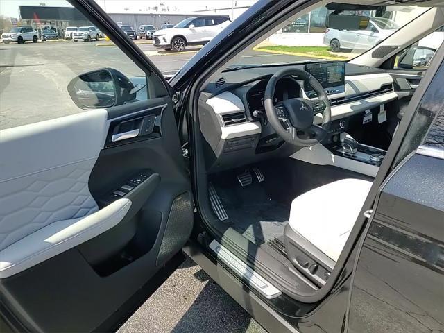 new 2025 Mitsubishi Outlander car, priced at $44,035