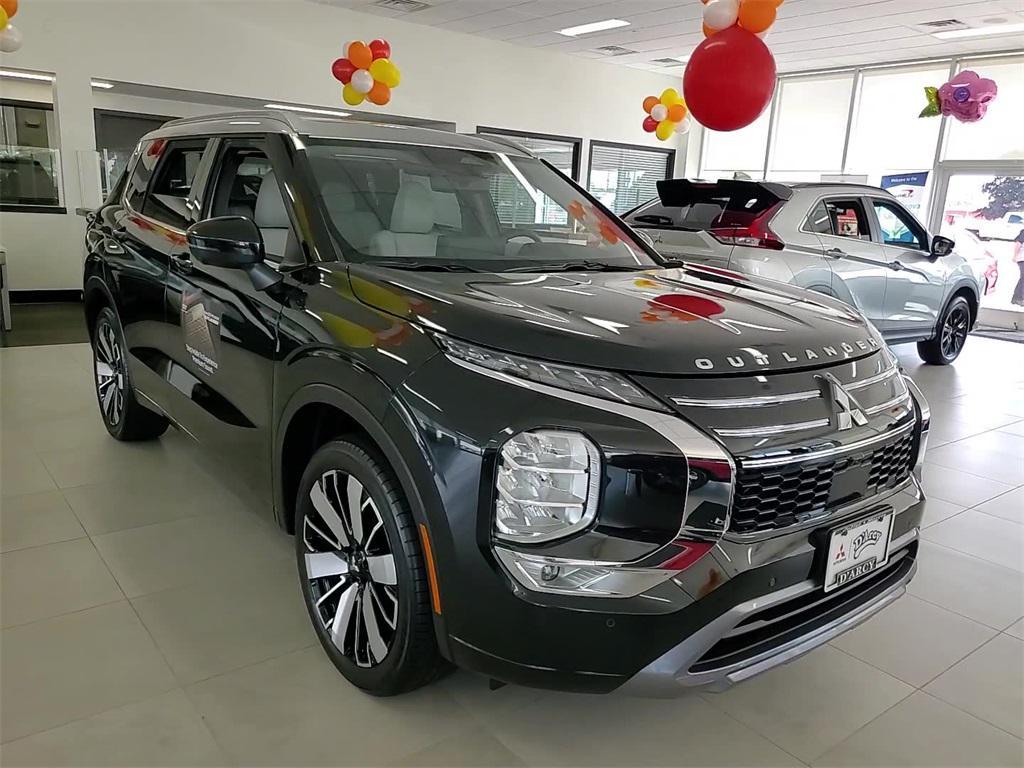 new 2025 Mitsubishi Outlander car, priced at $43,035