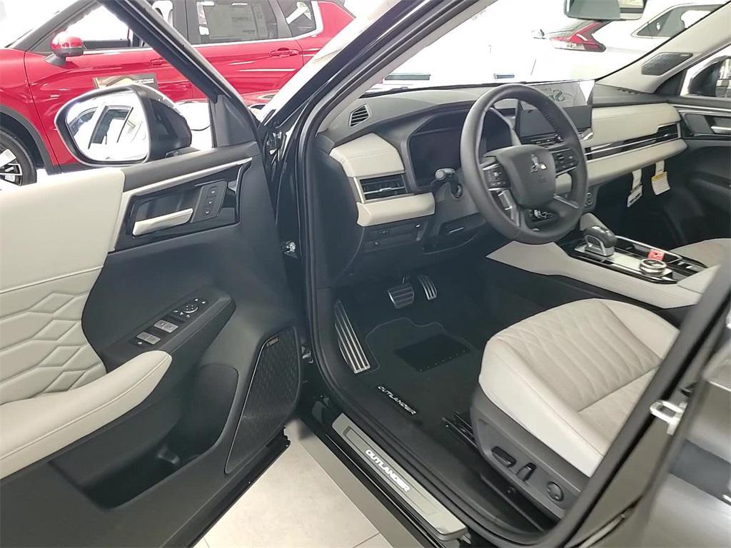 new 2025 Mitsubishi Outlander car, priced at $43,035
