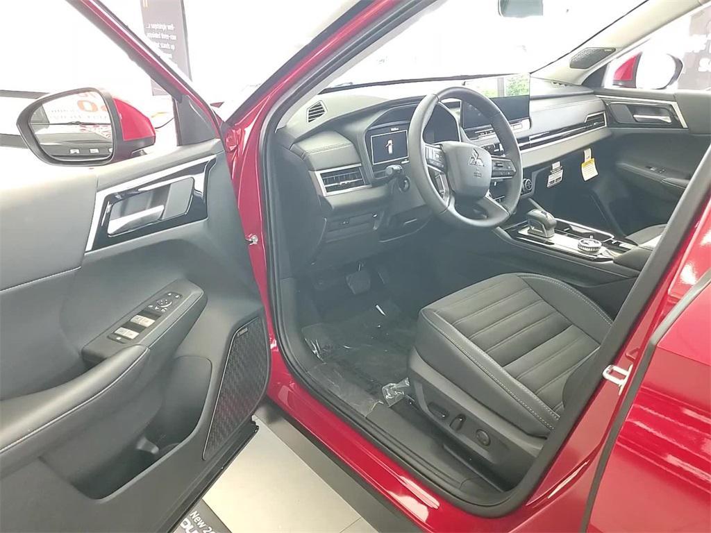 new 2025 Mitsubishi Outlander car, priced at $37,880