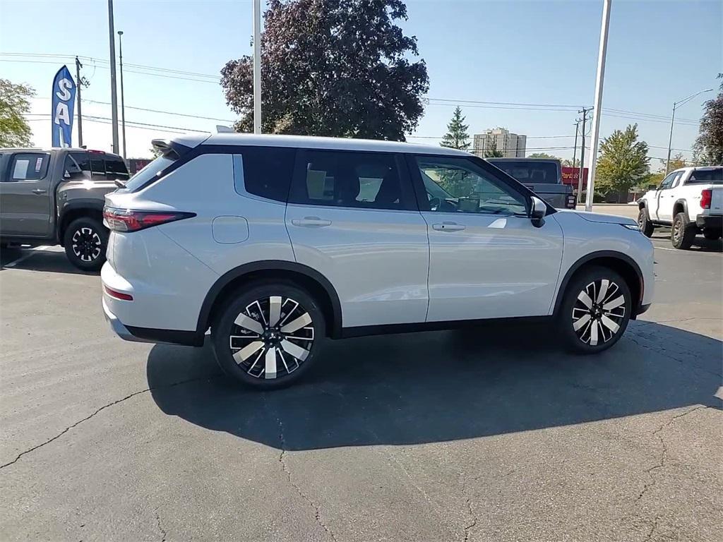 new 2025 Mitsubishi Outlander car