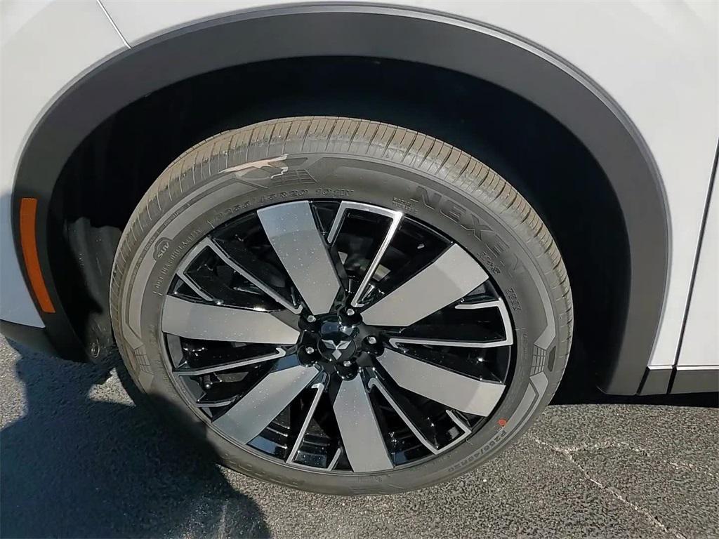new 2025 Mitsubishi Outlander car