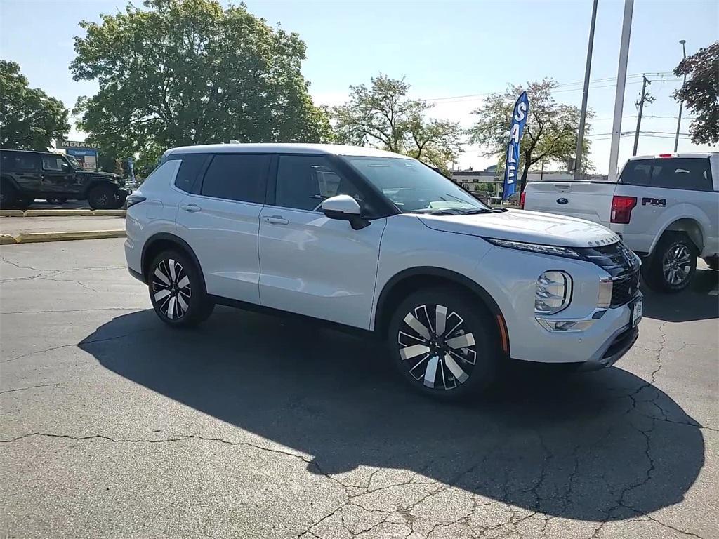 new 2025 Mitsubishi Outlander car