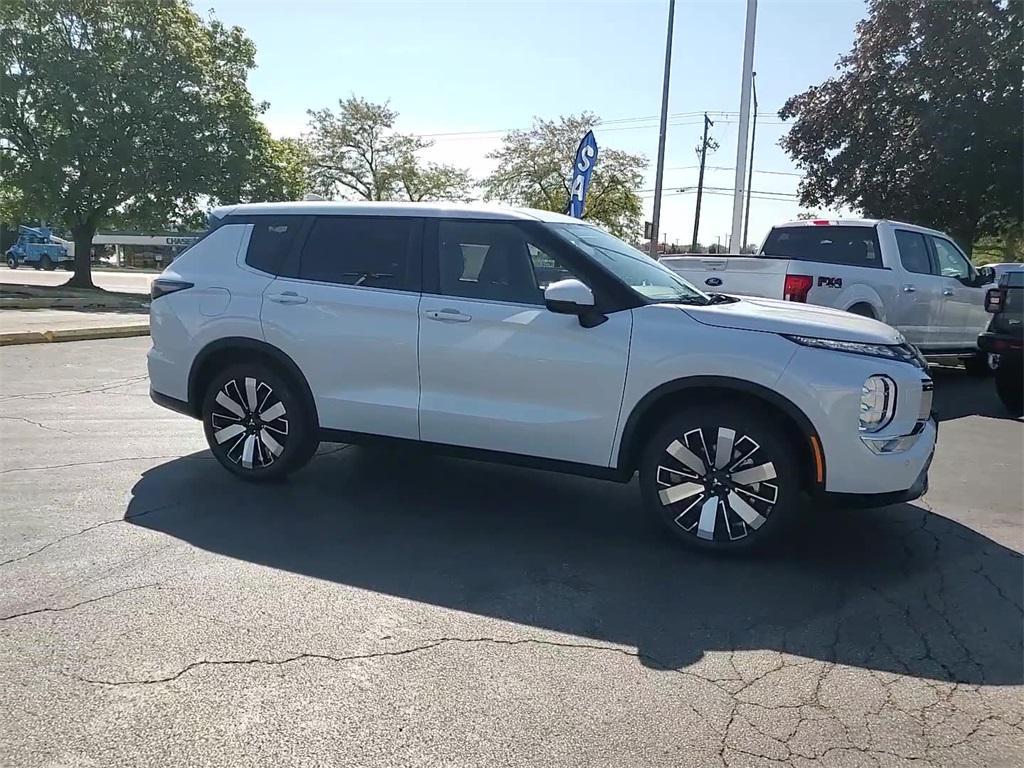 new 2025 Mitsubishi Outlander car