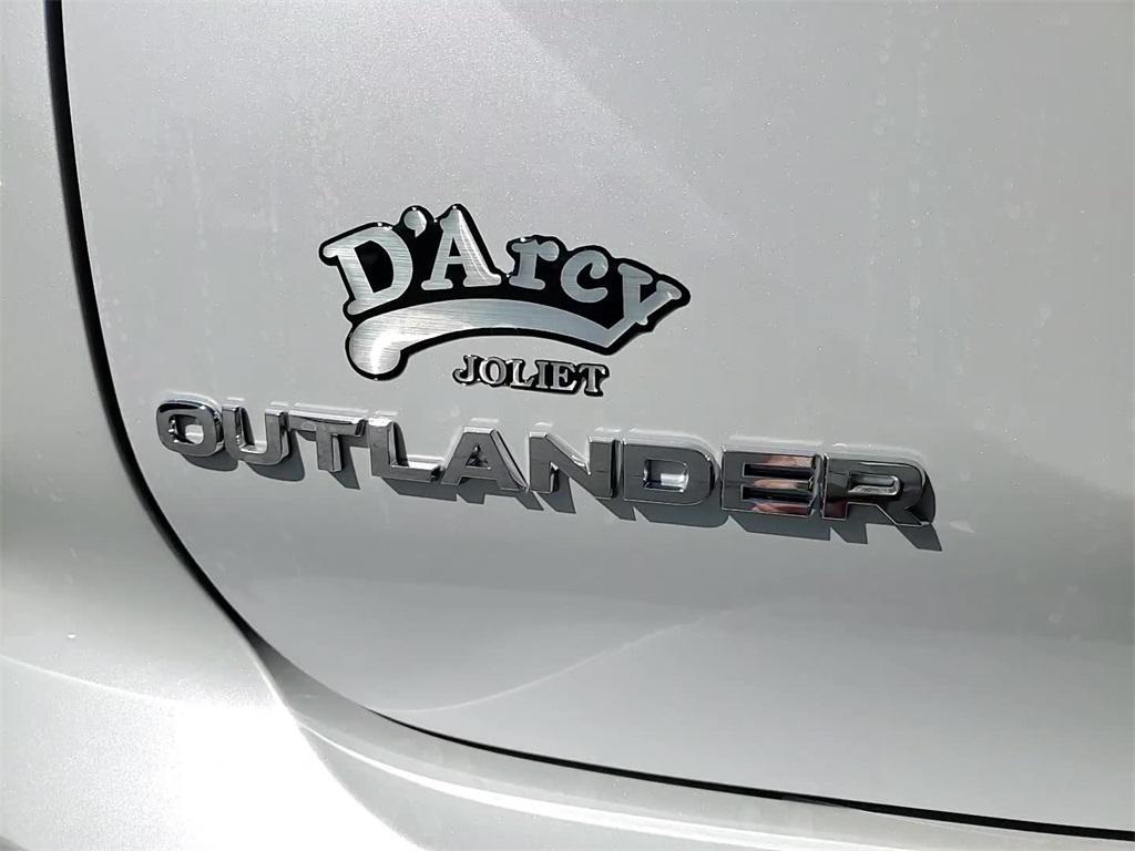 new 2025 Mitsubishi Outlander car