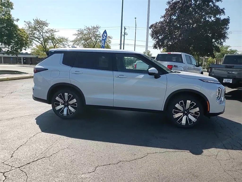 new 2025 Mitsubishi Outlander car