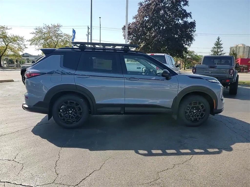 new 2025 Mitsubishi Outlander car