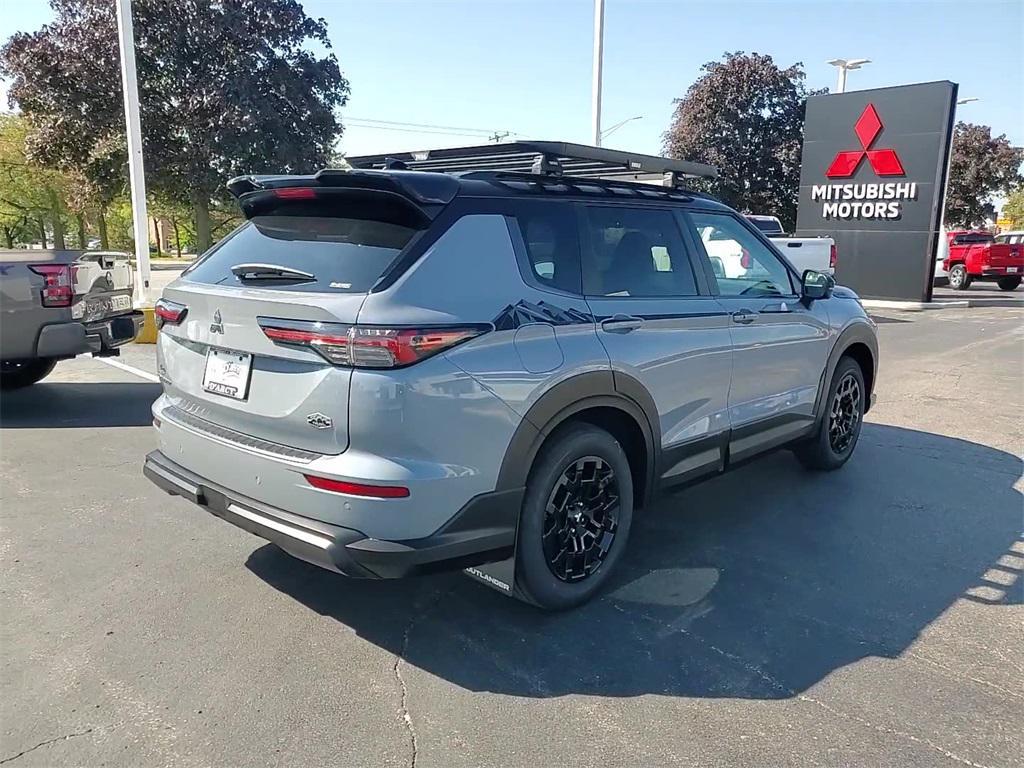 new 2025 Mitsubishi Outlander car
