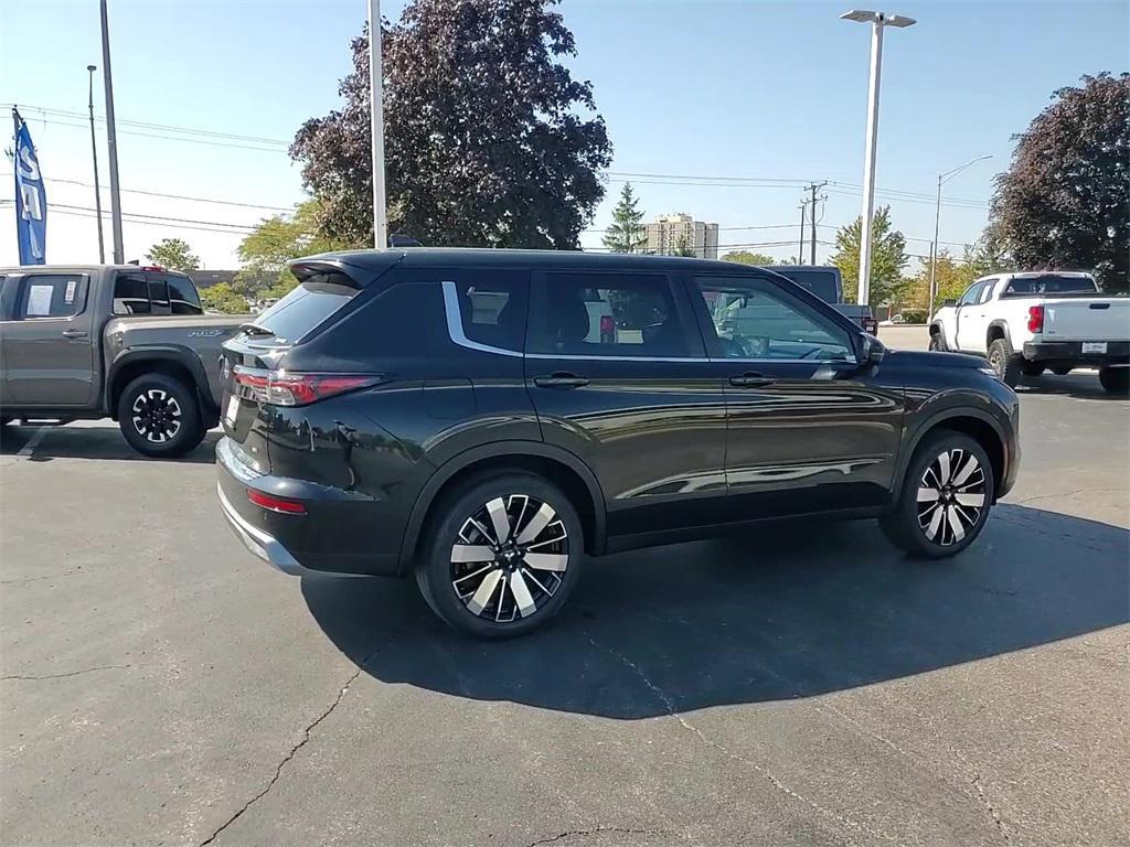 new 2025 Mitsubishi Outlander car