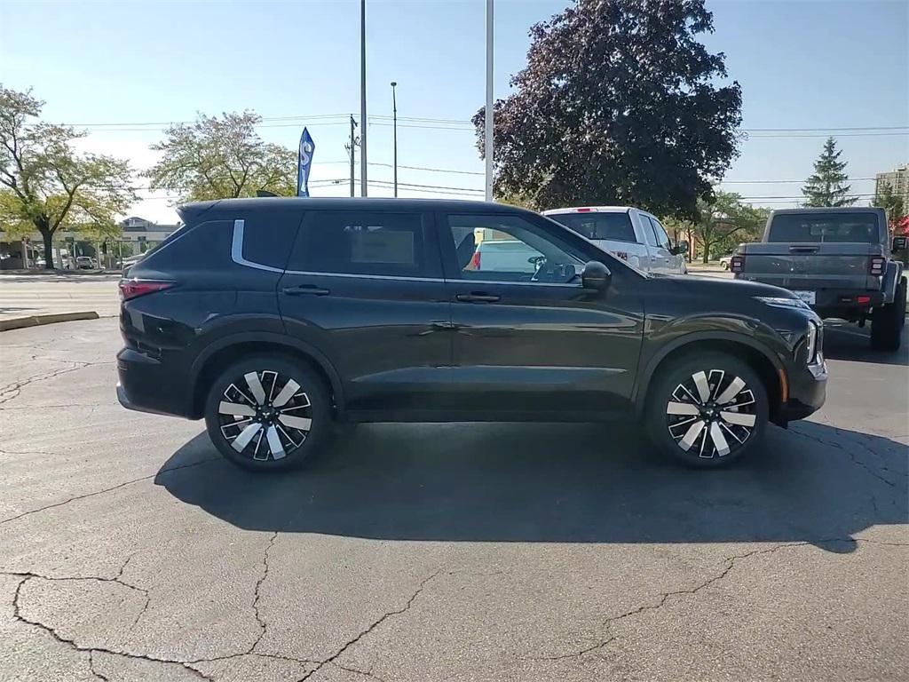 new 2025 Mitsubishi Outlander car
