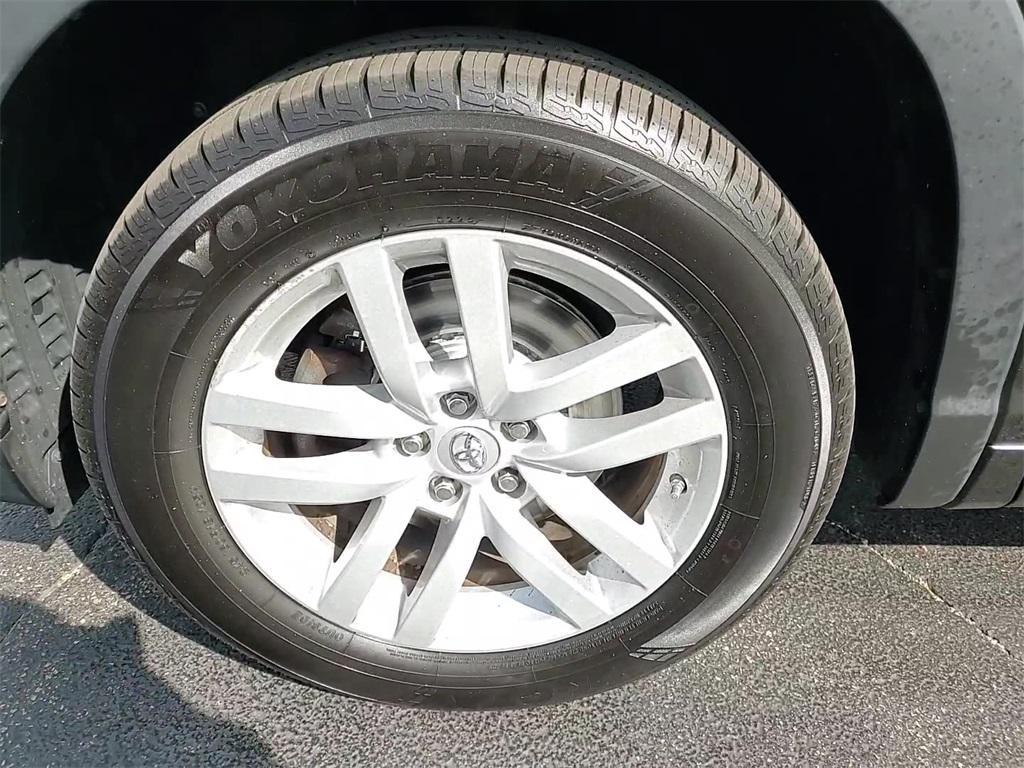 used 2015 Toyota Highlander car, priced at $15,800