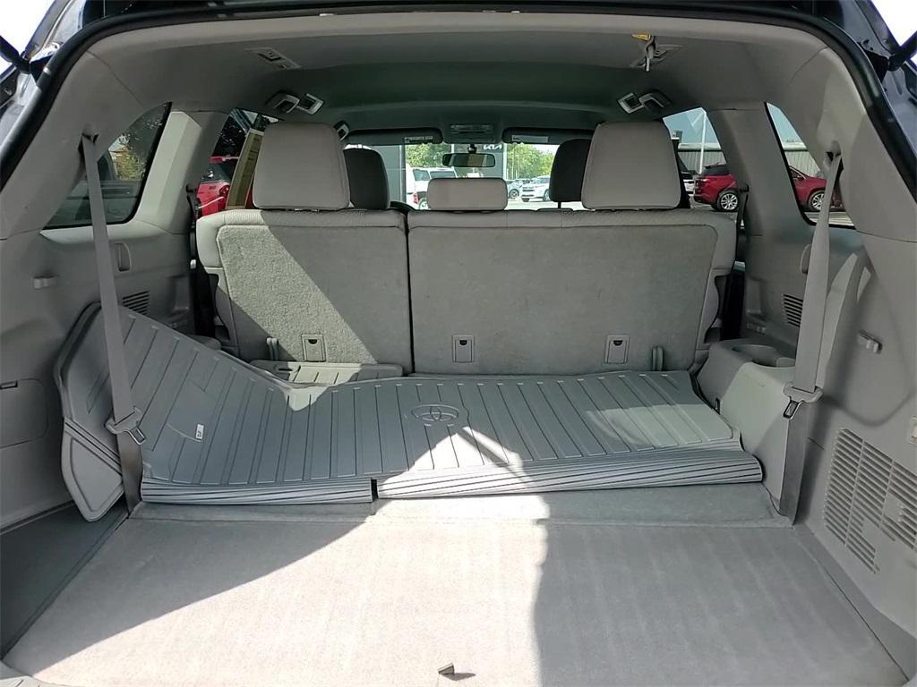used 2015 Toyota Highlander car, priced at $15,800