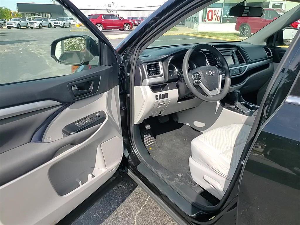 used 2015 Toyota Highlander car, priced at $15,800