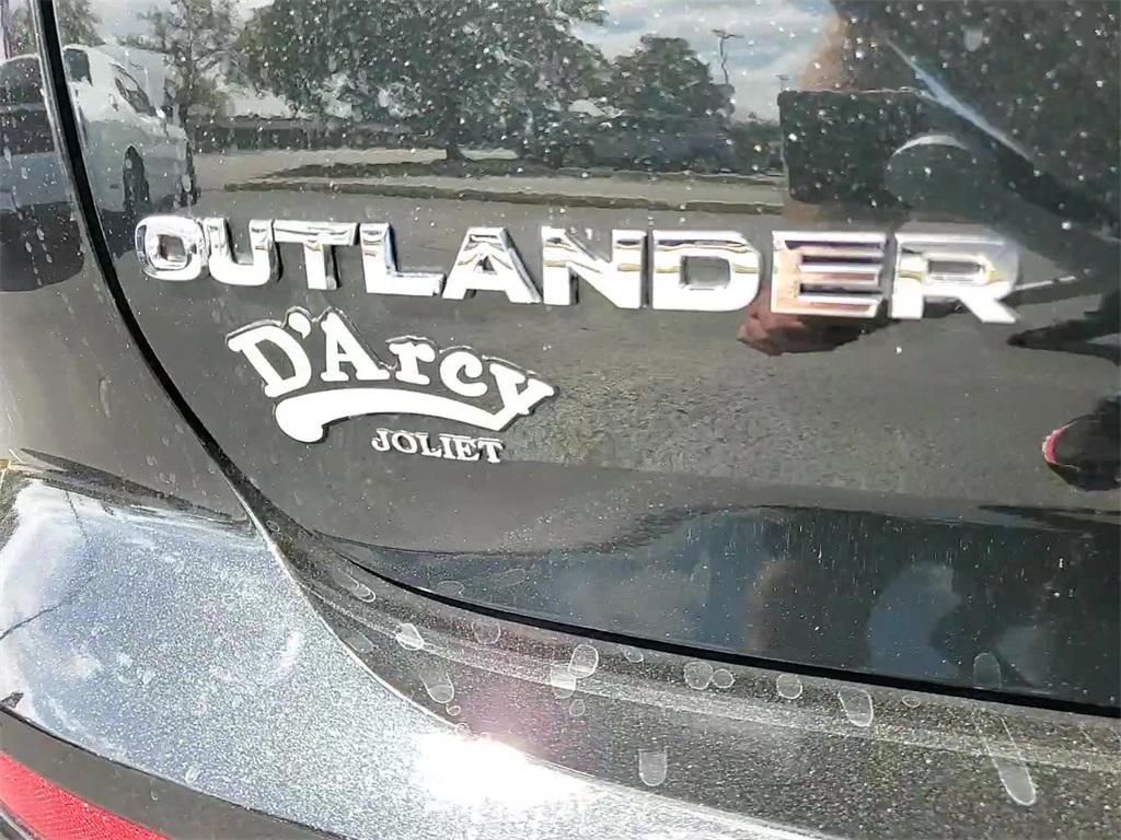 new 2025 Mitsubishi Outlander car
