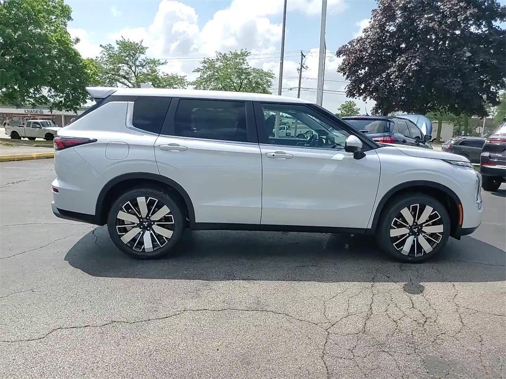 new 2025 Mitsubishi Outlander car, priced at $39,785