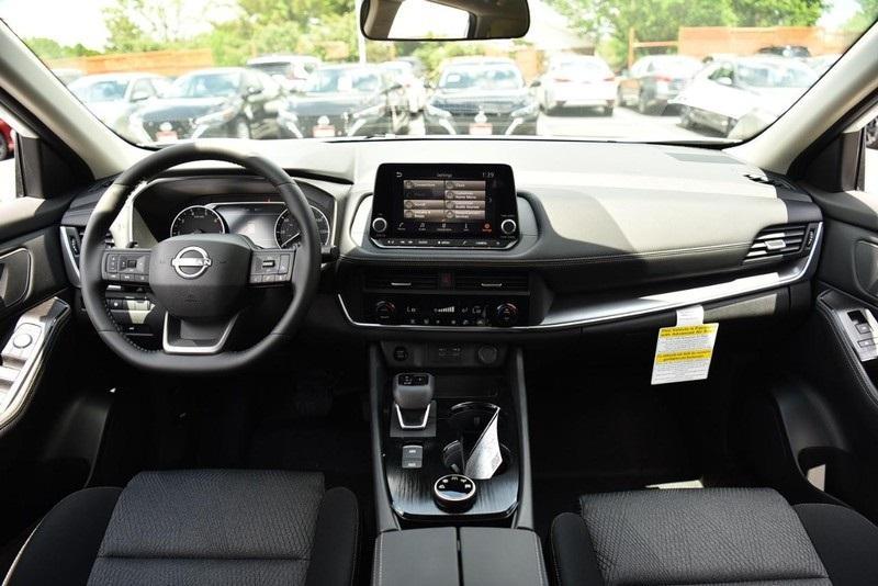 new 2025 Nissan Rogue car, priced at $33,000