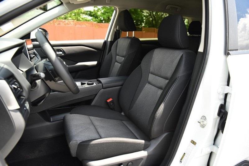 new 2025 Nissan Rogue car, priced at $33,000