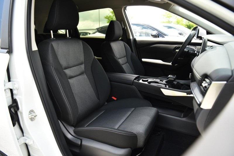new 2025 Nissan Rogue car, priced at $33,000