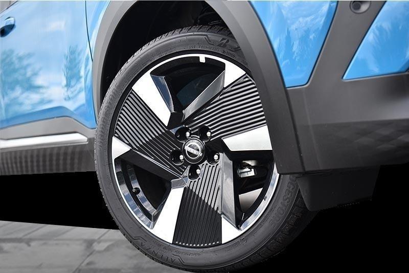 new 2025 Nissan Kicks car, priced at $29,658