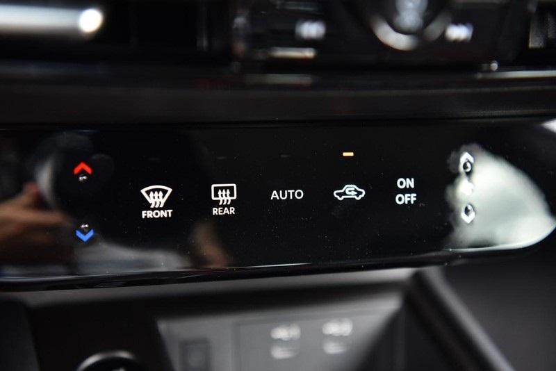 new 2025 Nissan Kicks car, priced at $29,658