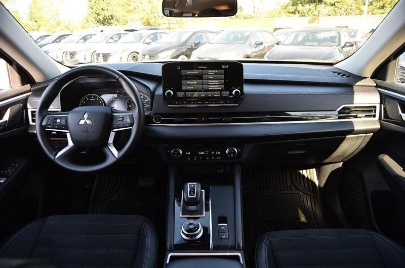 used 2024 Mitsubishi Outlander car, priced at $25,788