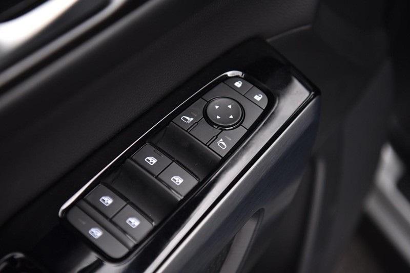 new 2025 Nissan Pathfinder car, priced at $45,382