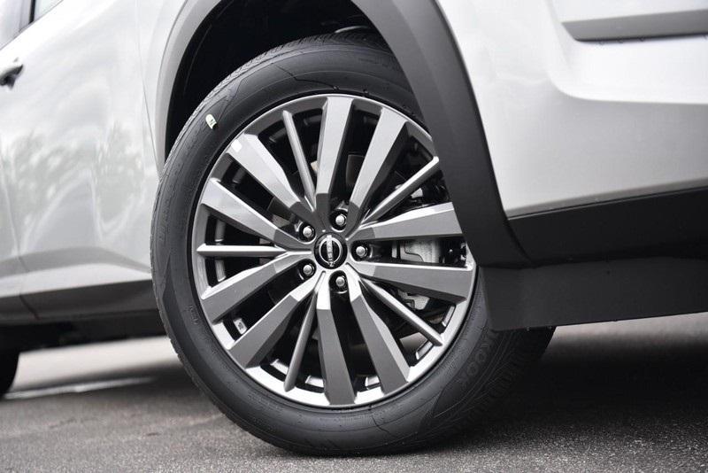 new 2025 Nissan Pathfinder car, priced at $45,382