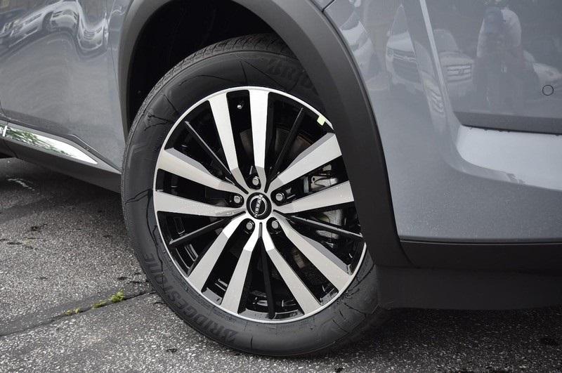 new 2025 Nissan Pathfinder car, priced at $53,580