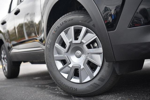 new 2025 Nissan Kicks car, priced at $24,657