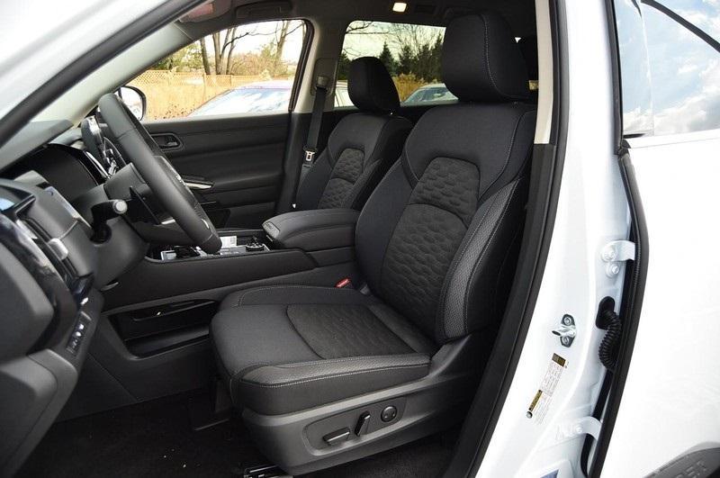 new 2025 Nissan Pathfinder car, priced at $35,340