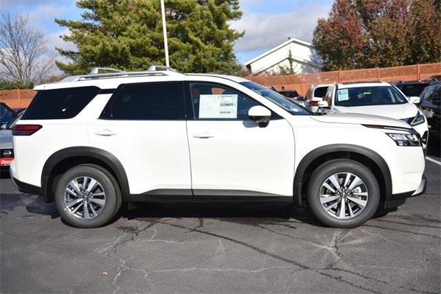 new 2024 Nissan Pathfinder car, priced at $41,998