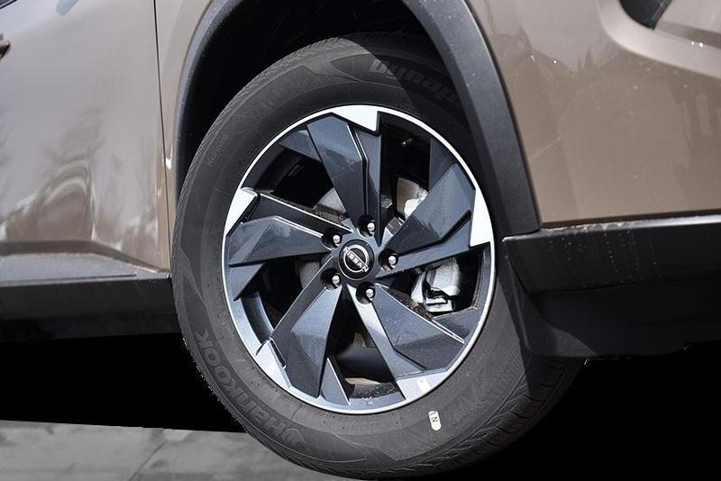 new 2025 Nissan Rogue car, priced at $32,198