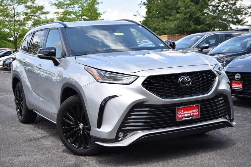 used 2024 Toyota Highlander car, priced at $40,599