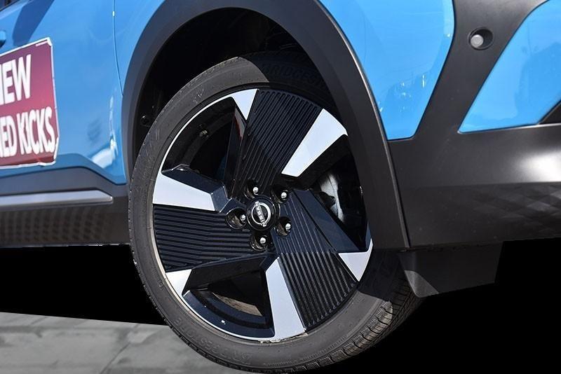 new 2025 Nissan Kicks car, priced at $29,440