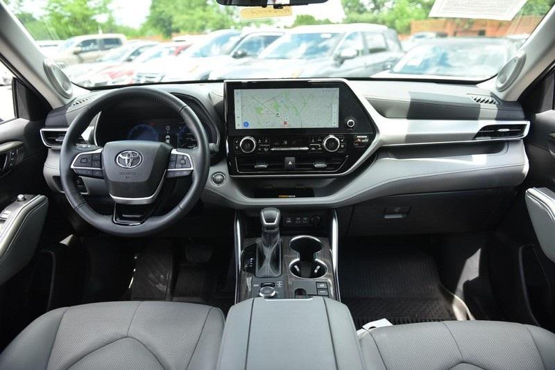 used 2023 Toyota Highlander car, priced at $48,990