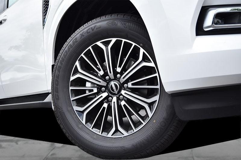 new 2025 Nissan Armada car, priced at $75,725