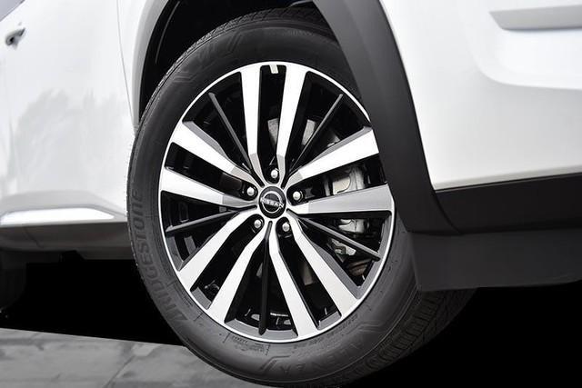 new 2025 Nissan Pathfinder car, priced at $48,680