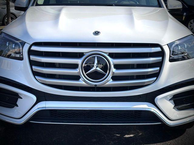 new 2026 Mercedes-Benz GLS 580 car, priced at $121,285