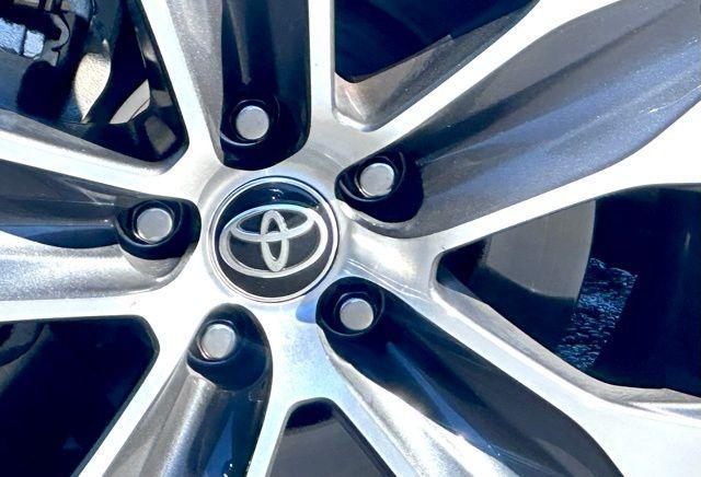 used 2020 Toyota Highlander car, priced at $26,754