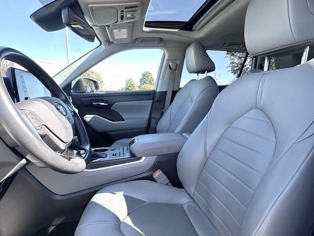 used 2020 Toyota Highlander car, priced at $26,754