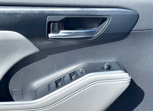 used 2020 Toyota Highlander car, priced at $26,754