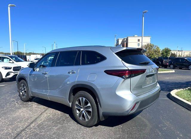 used 2020 Toyota Highlander car, priced at $26,754