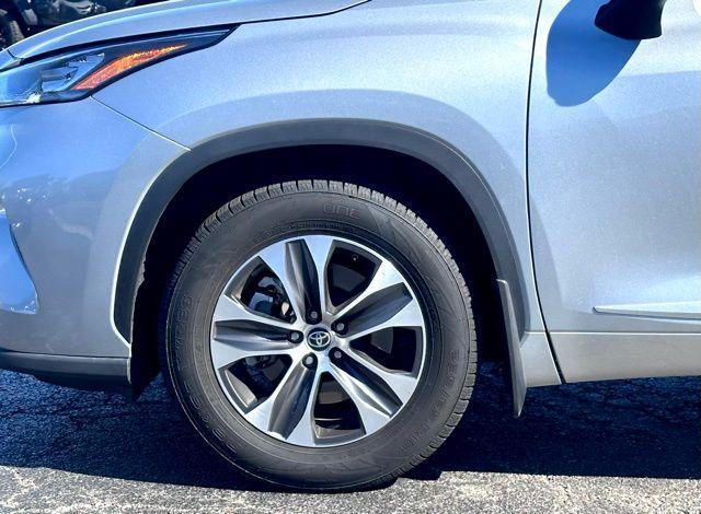 used 2020 Toyota Highlander car, priced at $26,754