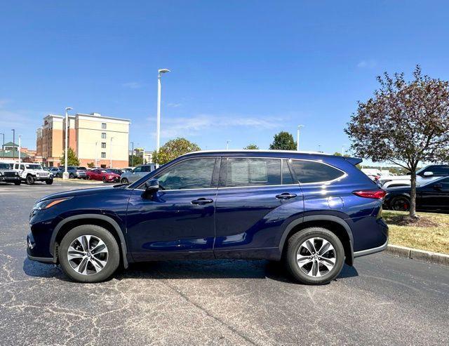used 2022 Toyota Highlander car, priced at $33,231