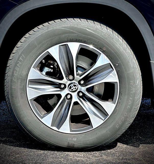 used 2022 Toyota Highlander car, priced at $33,231