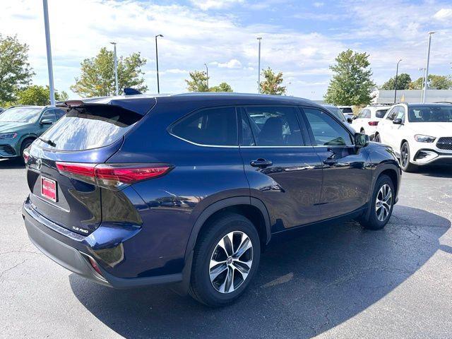used 2022 Toyota Highlander car, priced at $33,231