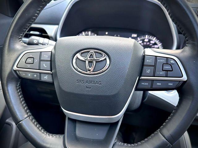 used 2022 Toyota Highlander car, priced at $33,231